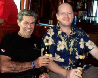 2 legends of the diving industry - Peter Hughes and hmmmhh... Gavin Macaulay having a beer and a bit of a chin wag